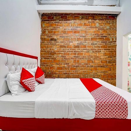 Super Oyo 91173 Guesthouse King Puntodewo Pakualaman Екстериор снимка