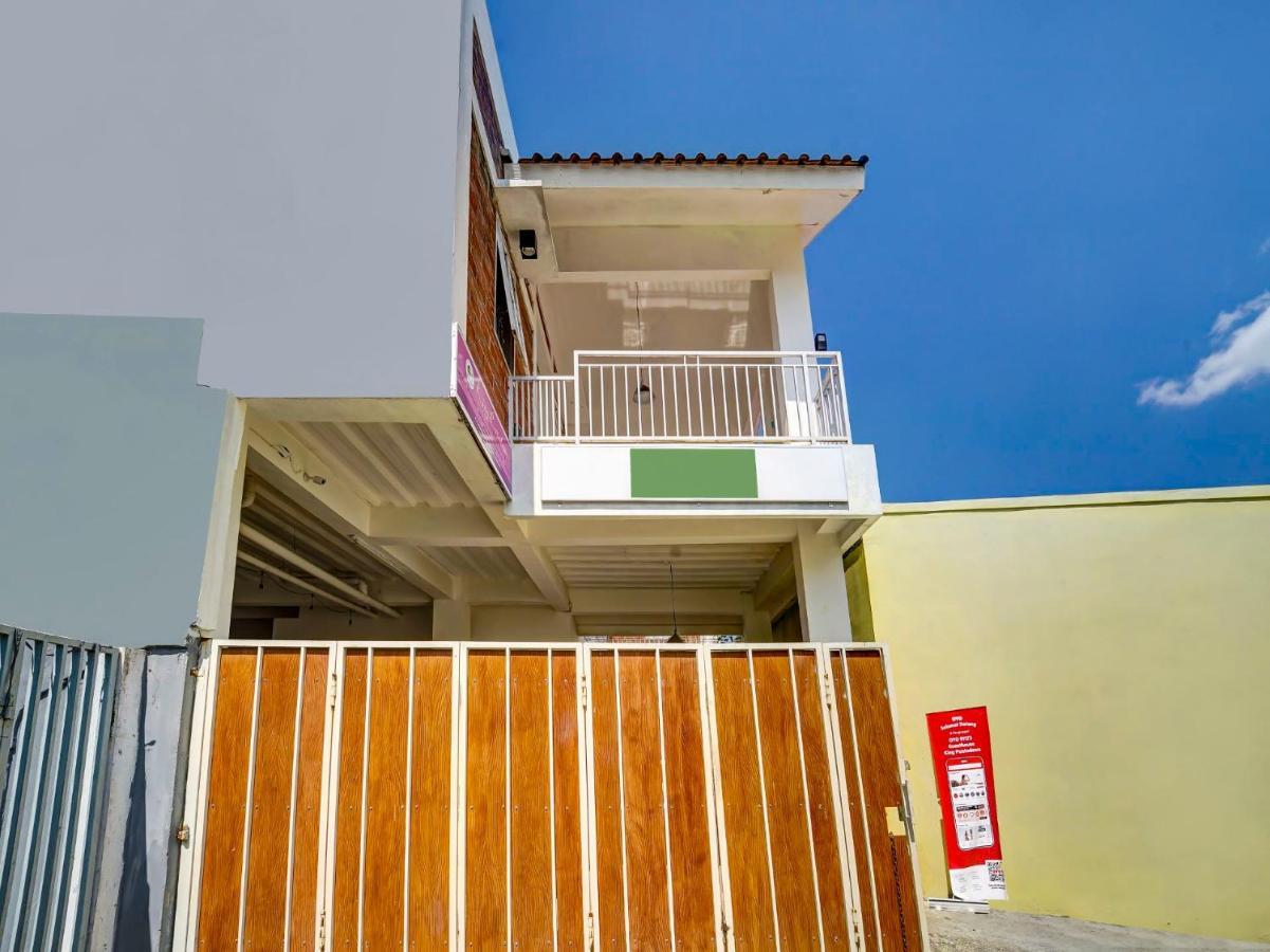 Super Oyo 91173 Guesthouse King Puntodewo Pakualaman Екстериор снимка
