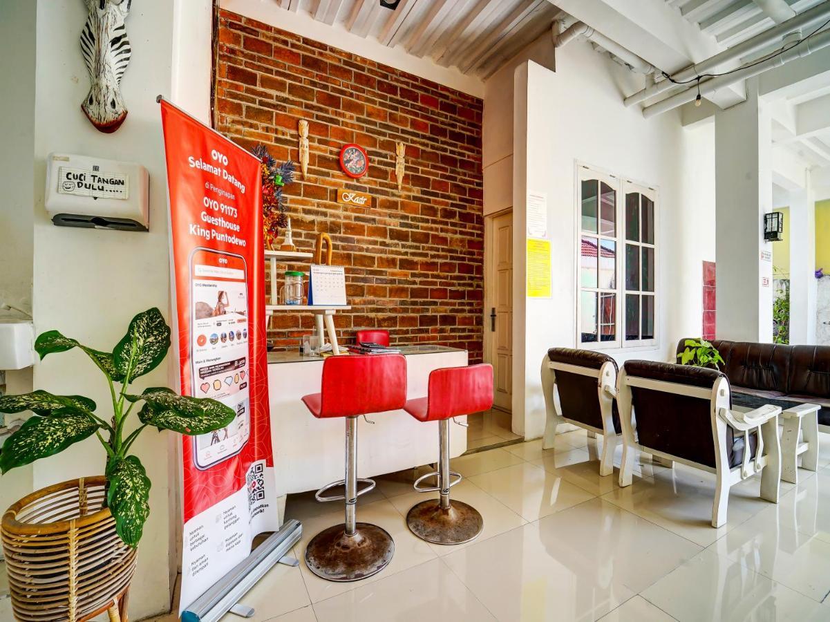 Super Oyo 91173 Guesthouse King Puntodewo Pakualaman Екстериор снимка