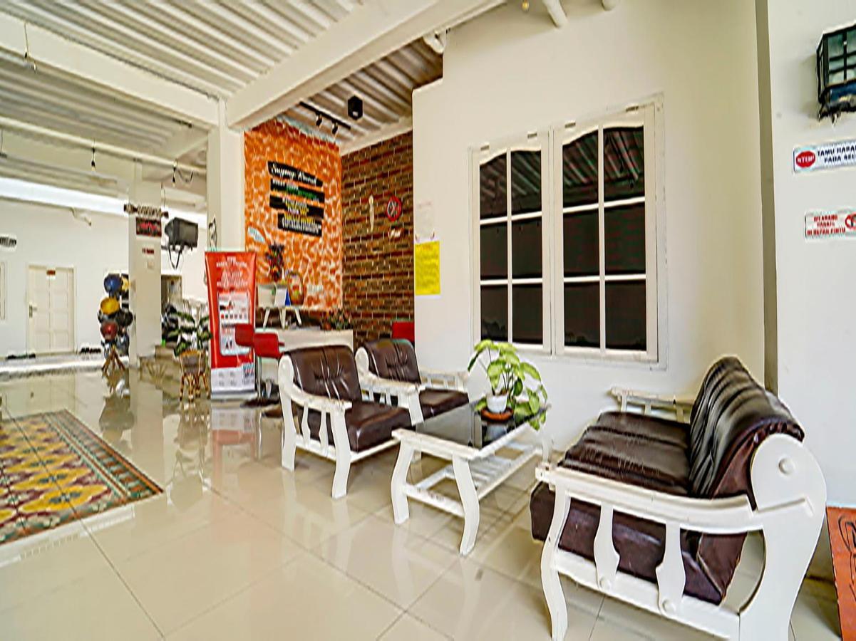 Super Oyo 91173 Guesthouse King Puntodewo Pakualaman Екстериор снимка