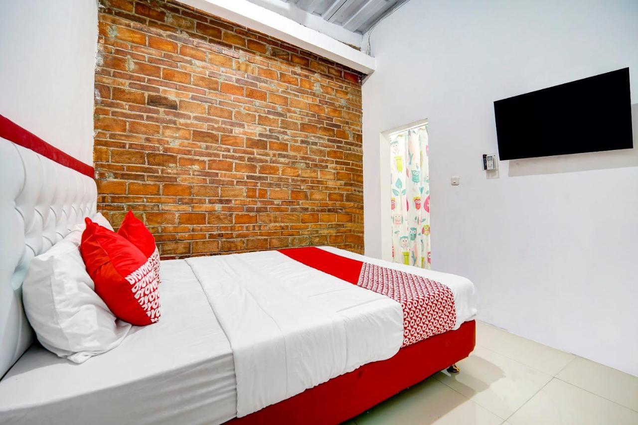 Super Oyo 91173 Guesthouse King Puntodewo Pakualaman Екстериор снимка